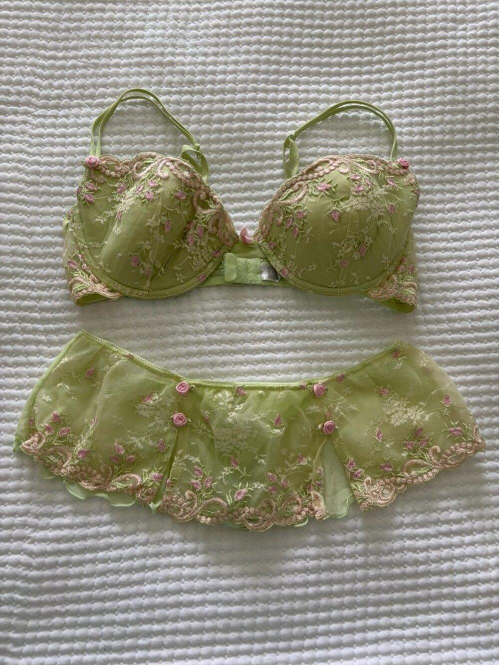 delicates size medium or 36C pink and green bra lingerie set